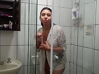Sarah Rosa │ Lavando o Banheiro